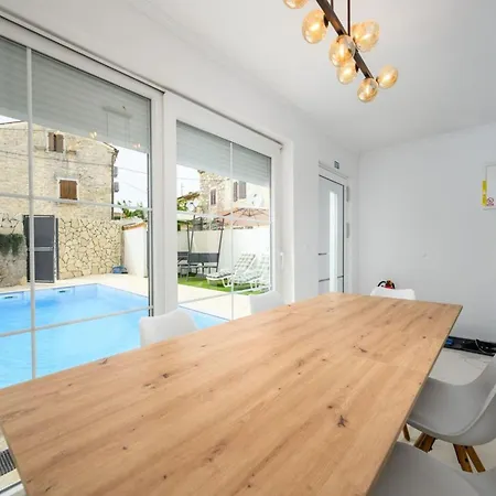 شقة In Pore With Private Pool And