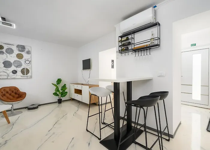 In Pore With Private Pool And * Porec