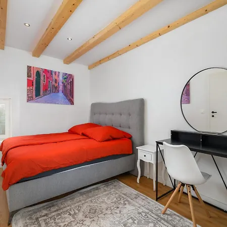 In Pore With Private Pool And * Poreč