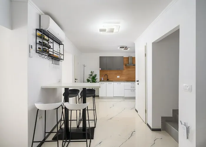 In Pore With Private Pool And Appartement *