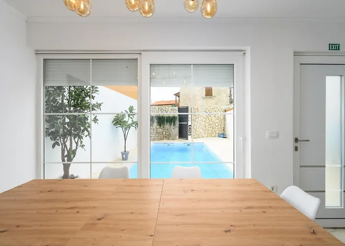 In Pore With Private Pool And Appartement Poreč