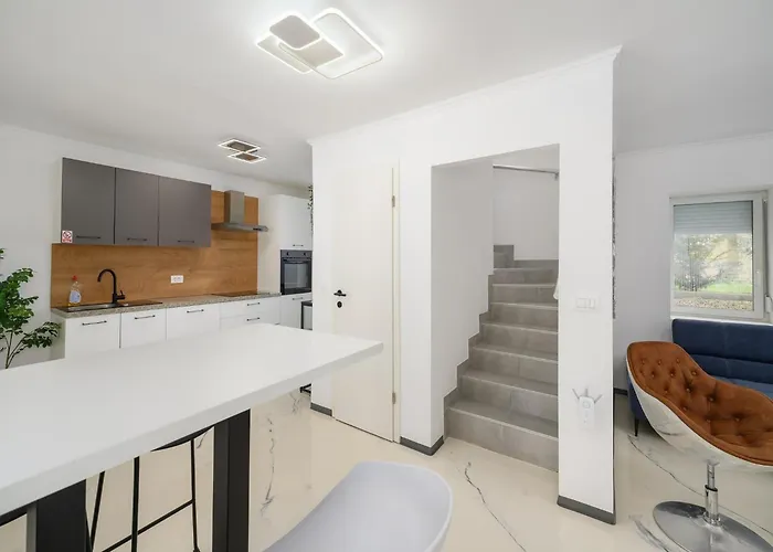 In Pore With Private Pool And Poreč