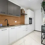 Daire In Pore With Private Pool And