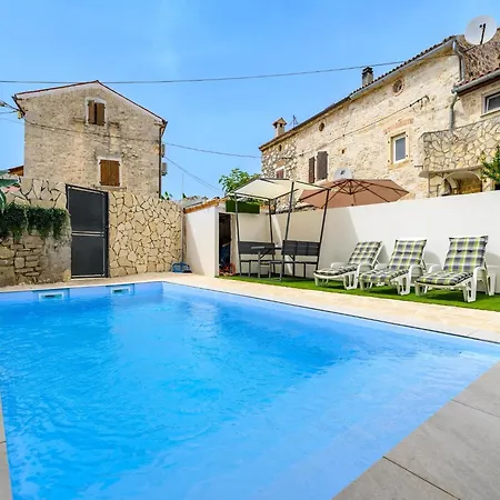 Daire In Pore With Private Pool And Poreč